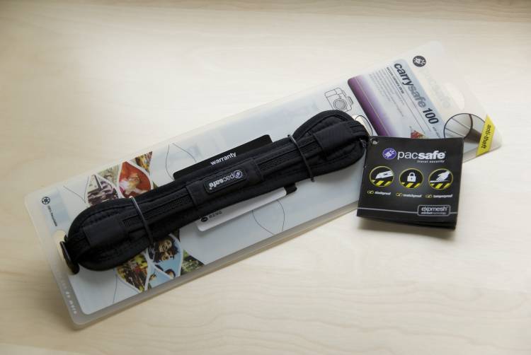 Test: Pacsafe Carrysafe 100 – Mit Draht verstärker Kameragurt